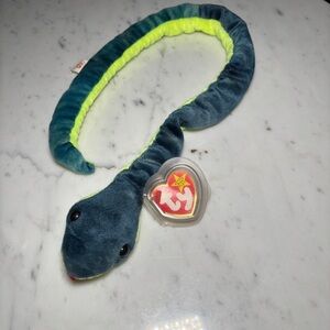 Hissy Ty Beanie Baby 1997 MWT Snake Plush – Mint Swing Tag, Creased Tush Tag
